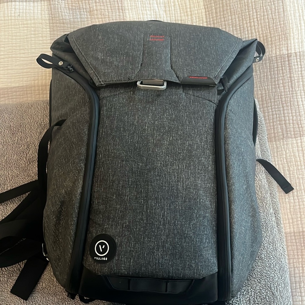 PEAK DESIGN Everyday Backpack 20L Charcoal Gray Brand New